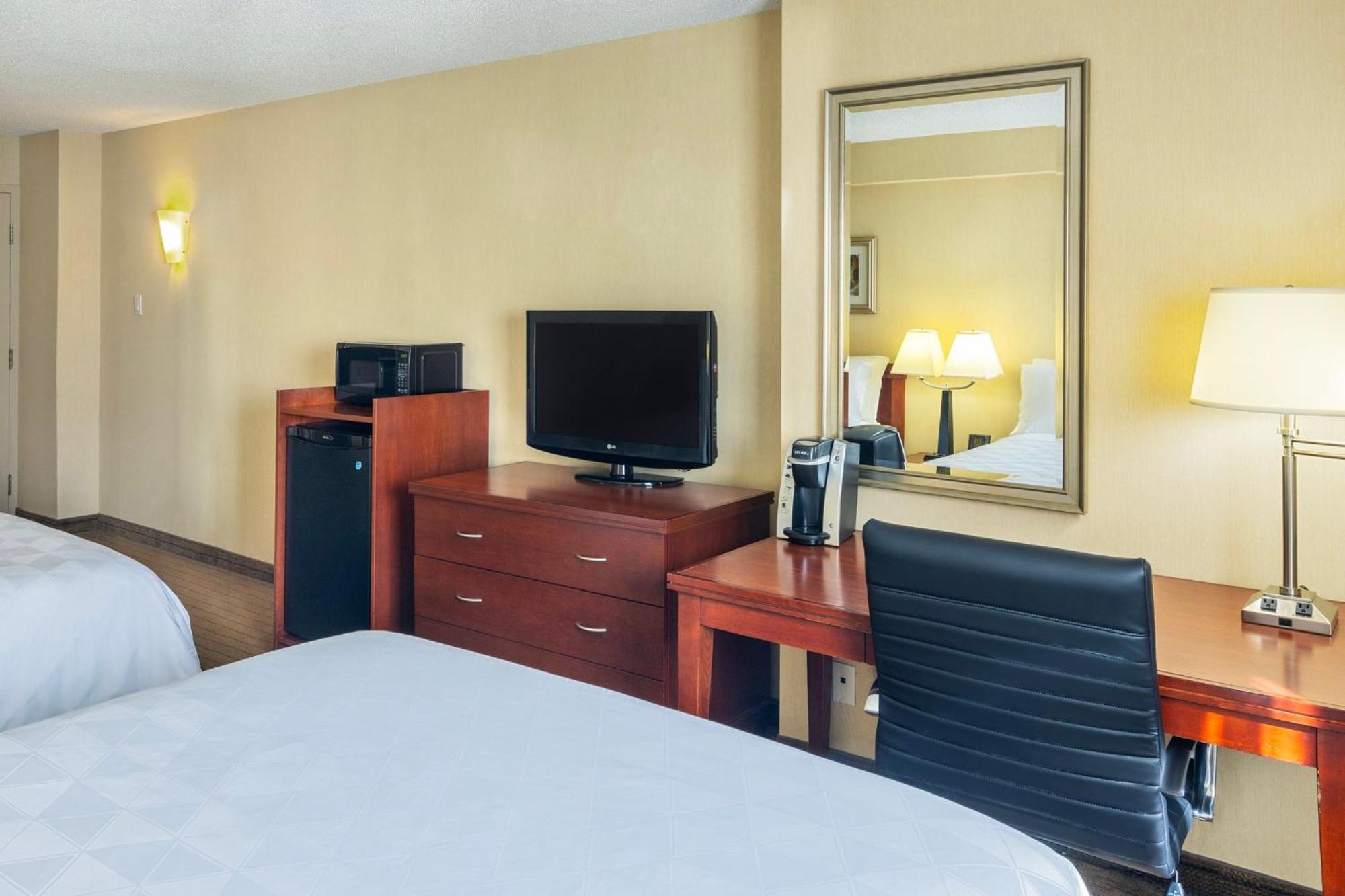 Holiday Inn Laval Montreal By Ihg Exterior foto