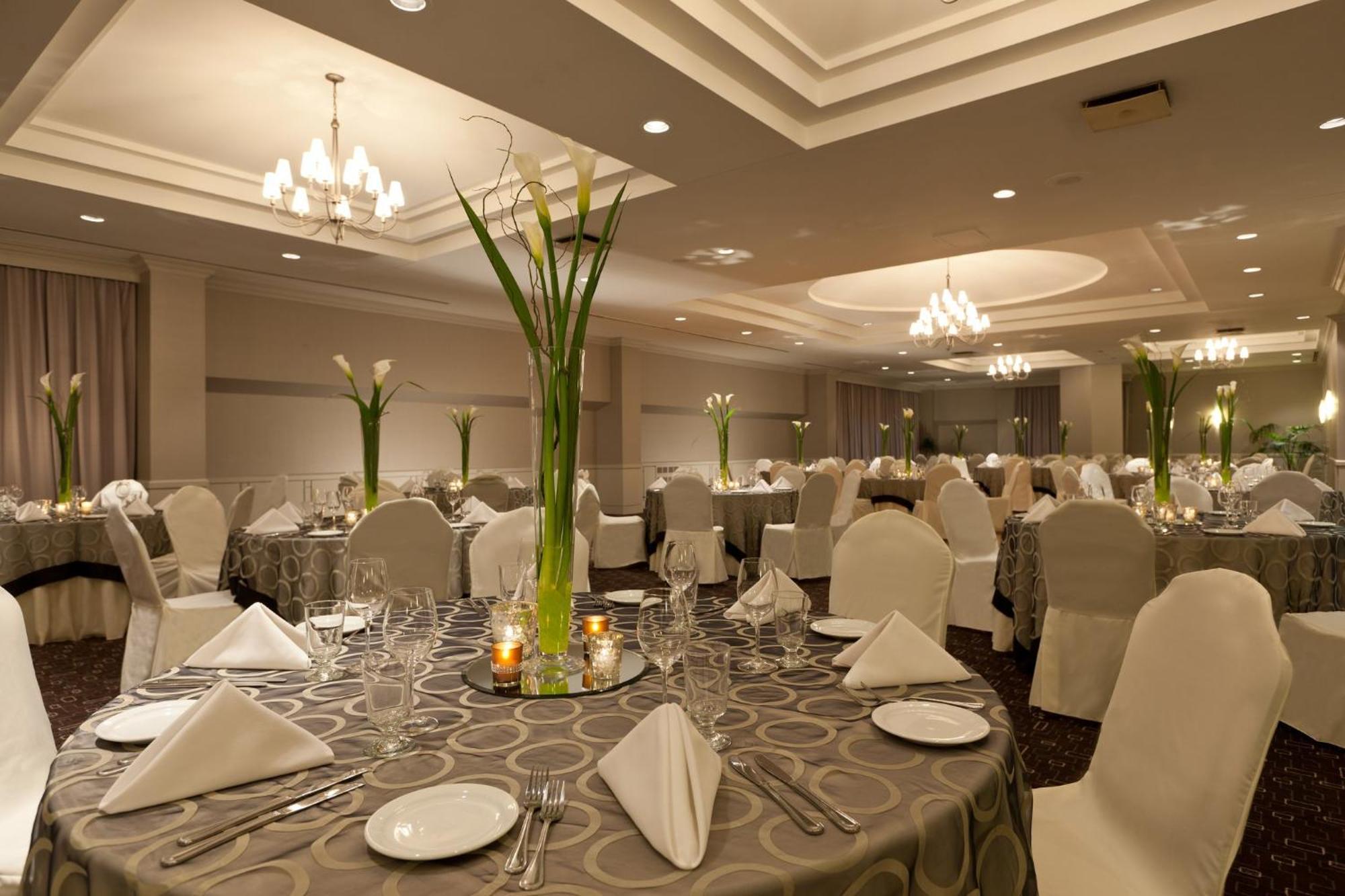 Holiday Inn Laval Montreal By Ihg Exterior foto